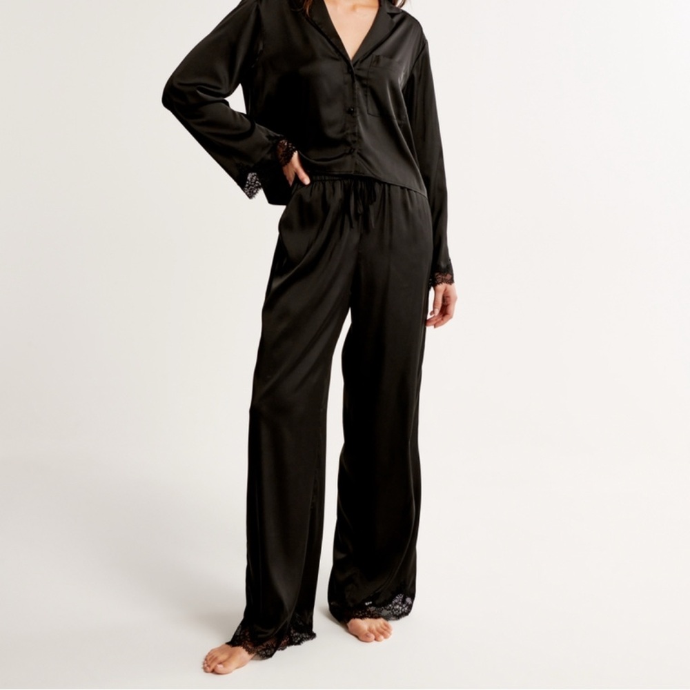 Black Satin & Lace Pajama Pants Abercrombie & Fitch 🖤